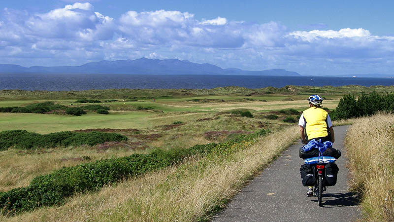 Auf der National Cycle Route 7 in Schottland, einem von ca. 3.300 km ausgewiesener Radwege