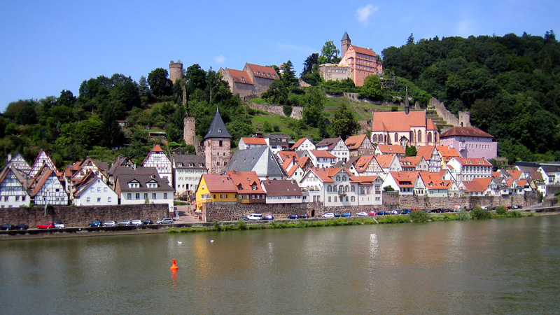 Blick auf die Altstadt und Burg von Hirschhorn am Neckar