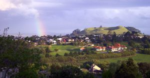 Einer von 50 erloschenen Vulkanen in der Nähe von Auckland in Neuseeland