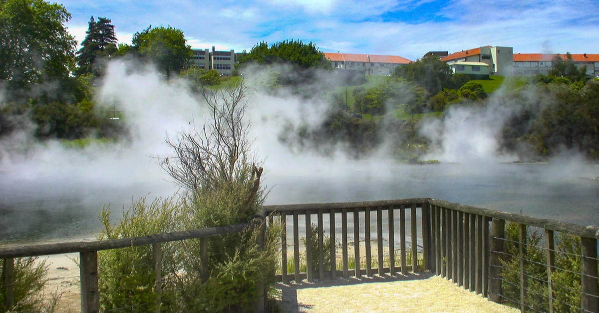 Rotorua wird auch Sulphur City genannt, weil es die aktivste geothermische Gegend in ganz Neuseeland ist
