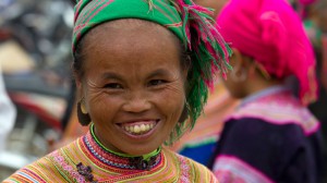 Eine Frau der Flower Hmong 