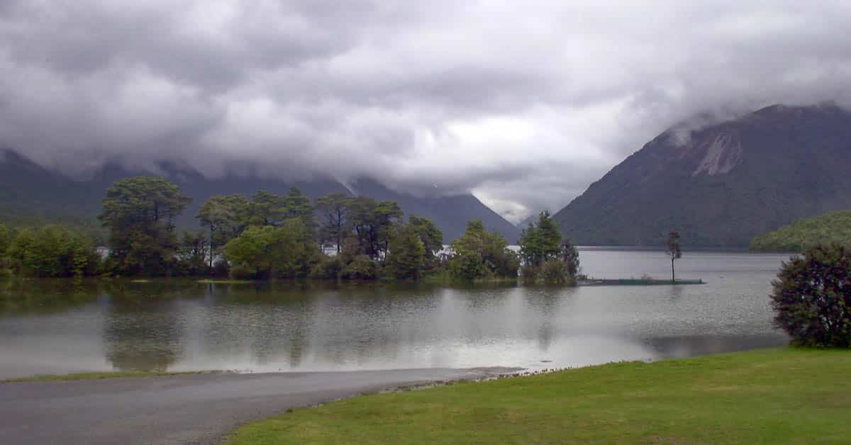 Lake Rotoiti, Nelson Lakes Nationalpark, der eigentliche See ist hinter den Bäumen, alles Wasser vorne ist zuviel, Süd-Insel, Neuseeland 